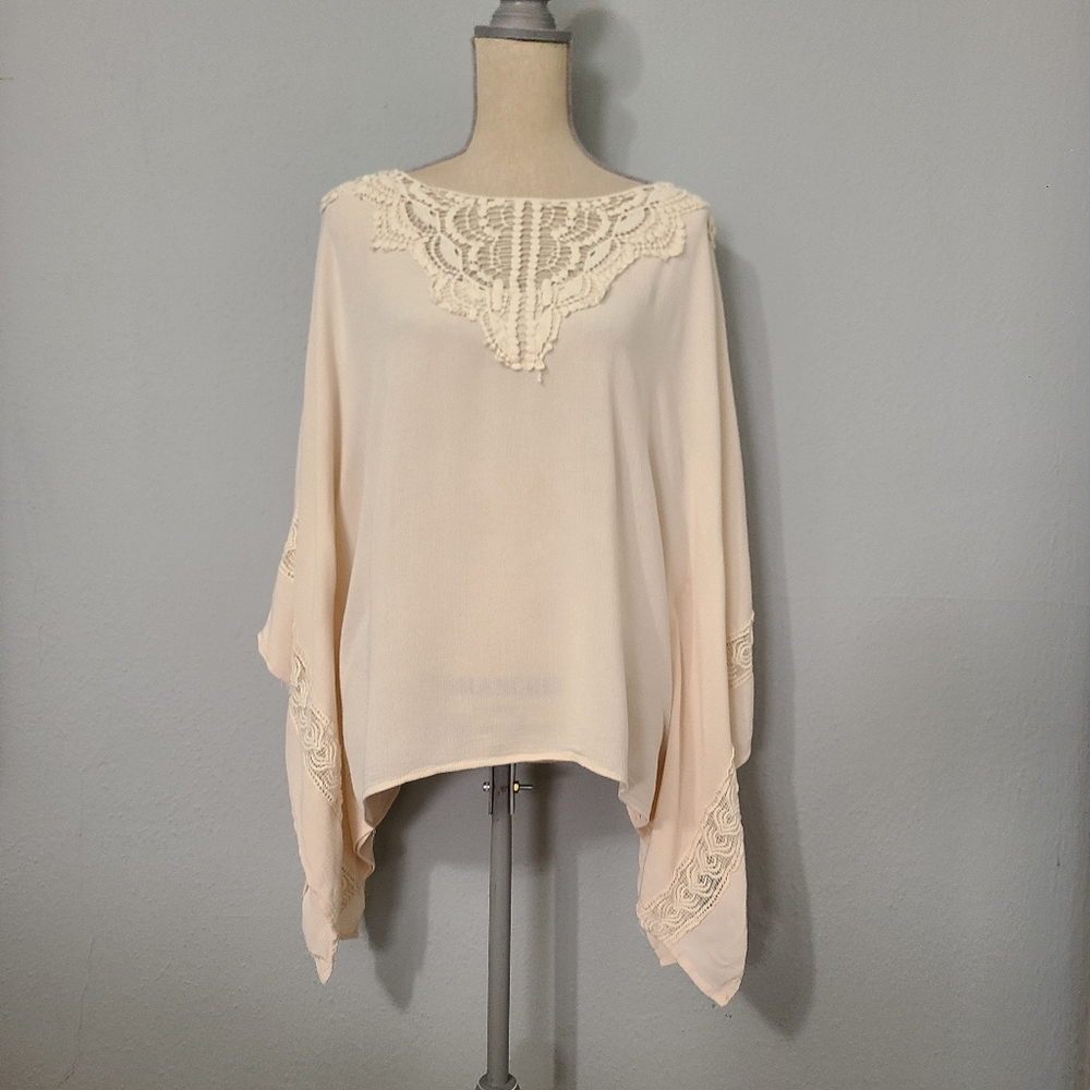 Nectar Clothing Beige‎ Blouse Size Medium